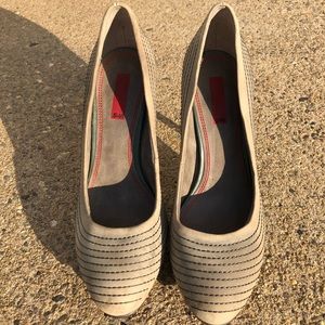 5|48 Brand Pumps -Never worn